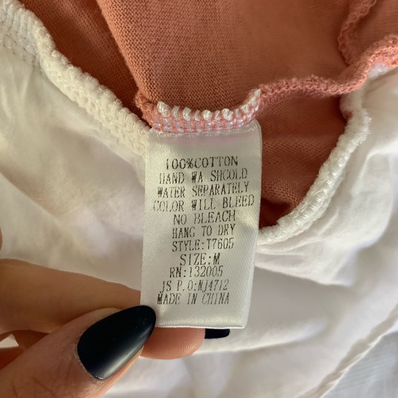 SOLD✨3/$8✨Entro Pink and White Ruffle Tank Top - Picture 4 of 7